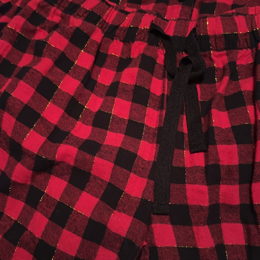 Like New Women’s Red and Black Plaid Pajama Set - Picture 2 of 9